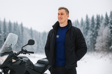 راهنمای پوشیدن لباس موتورسواری در زمستان و اهمیت بیس‌لایر